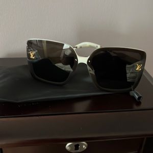 LV Sunglasses (unused)